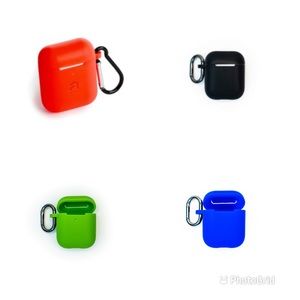Silicone Airpod Case with Metal Carabiner